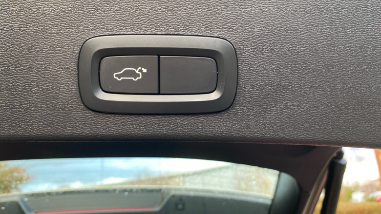 Volvo Xc40 2.0 B4P Inscription 5dr AWD Auto Petrol Estate